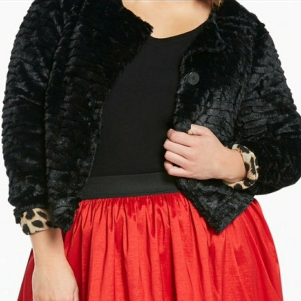 Torrid cropped faux fur jacket black with leopard lining size 00 plus = Sz 10